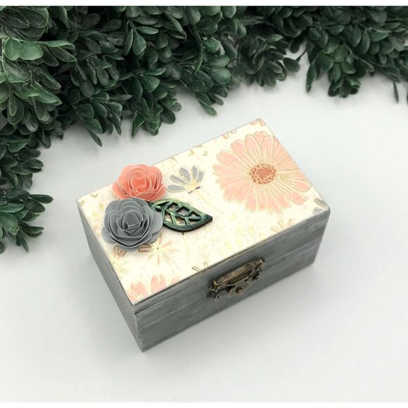 Decorative Wooden Trinket  Box With Floral Embellishments & Brass Clasp - 2021 P - Picture 1 of 5